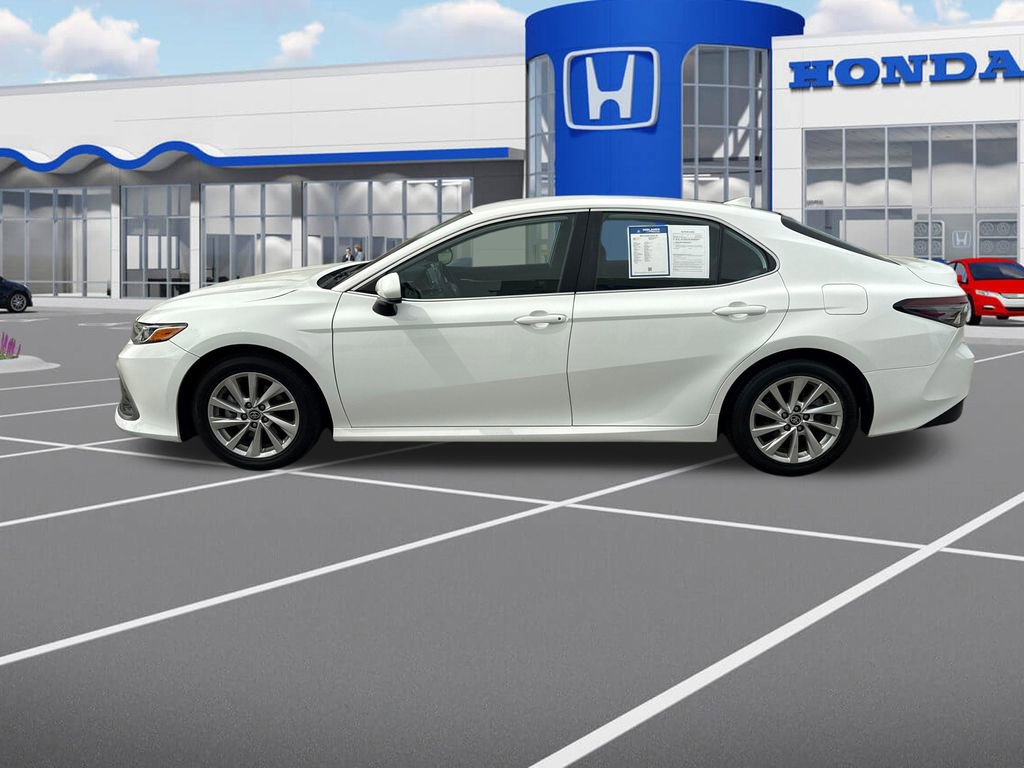 Used 2024 Toyota Camry LE image 5