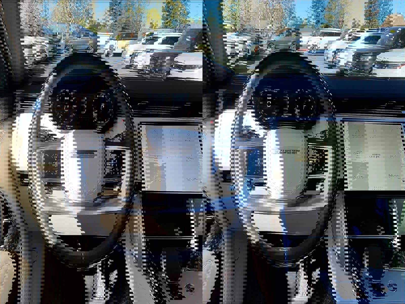 Used 2025 Land Rover Range Rover Long Wheelbase SE image 7