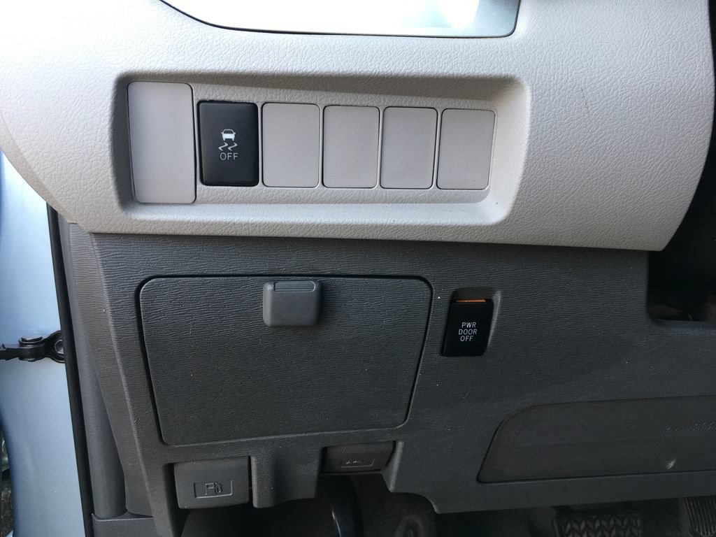 Used 2017 Toyota Sienna LE FWD image 18