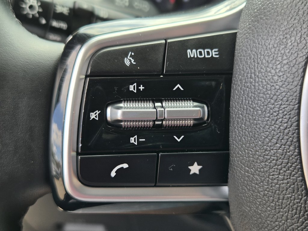 Certified 2022 Kia Carnival SX FWD image 29