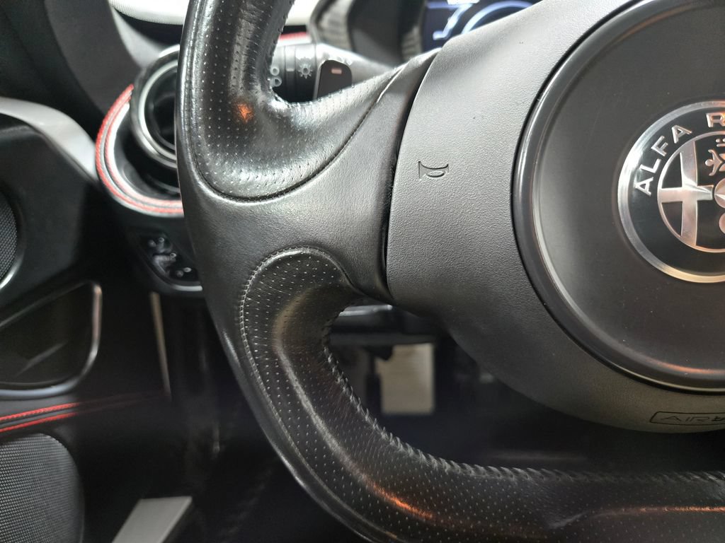 Used 2018 Alfa Romeo 4C Spider RWD image 18