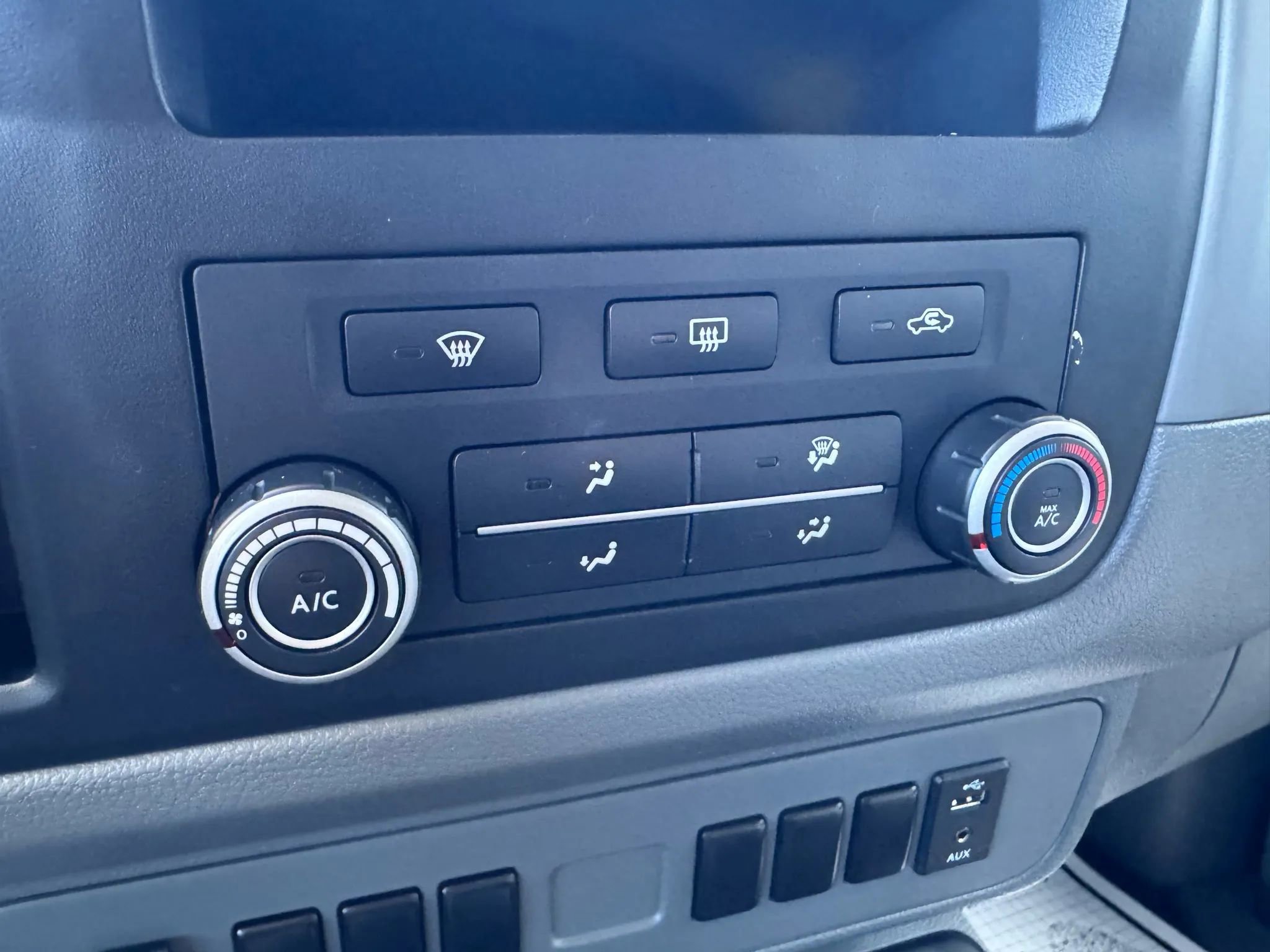 Used 2018 Nissan NV 3500 S image 27