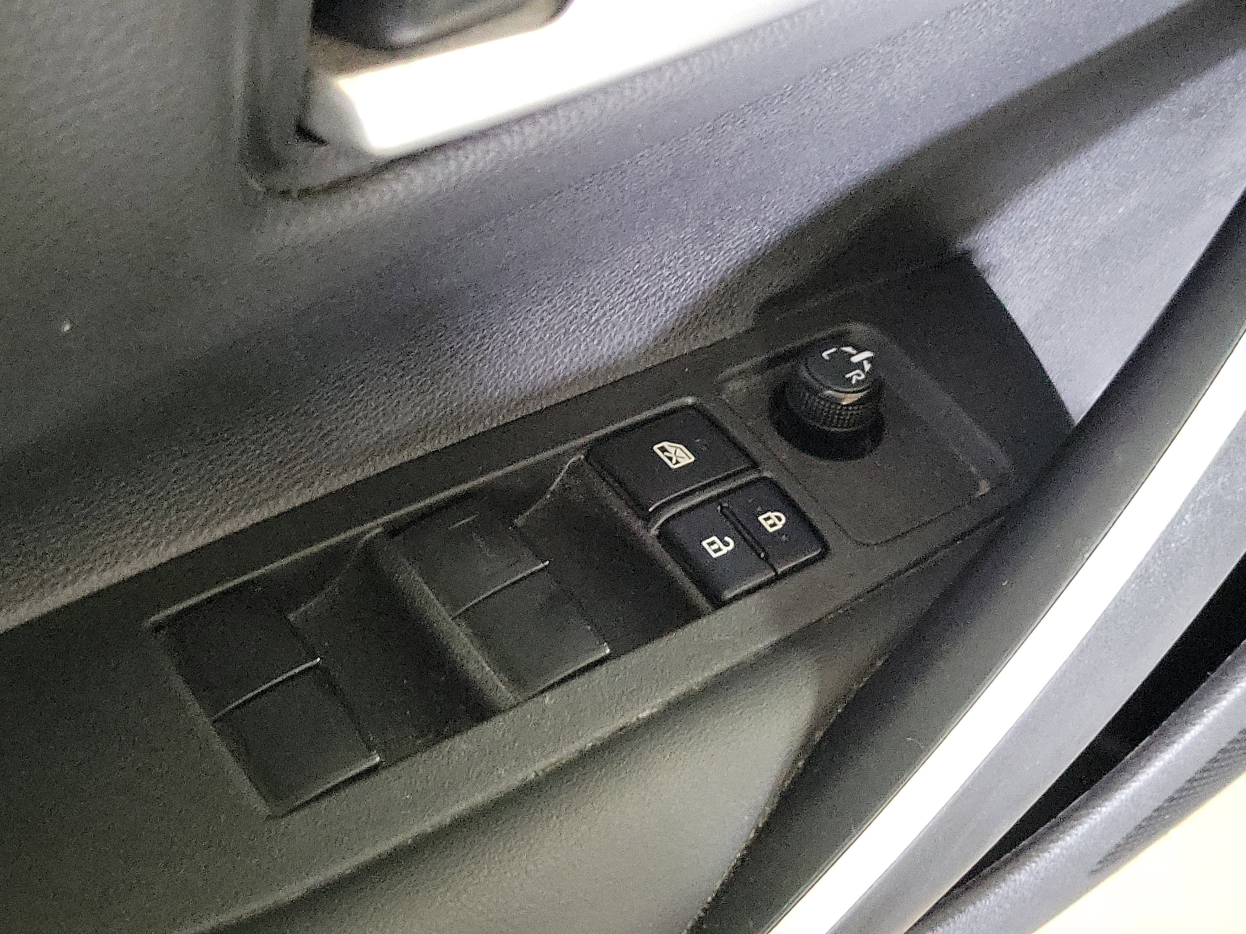 Used 2021 Toyota Corolla SE w/ Carpet Mat Package (TMS) image 17