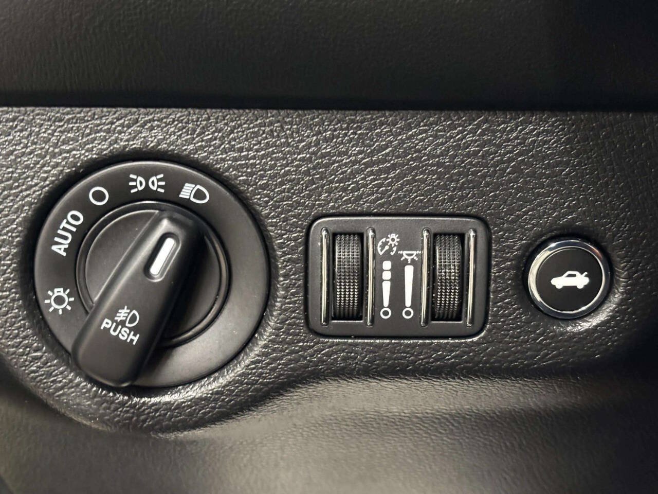 Used 2020 Dodge Challenger R/T Scat Pack w/ T/A Package RWD image 29