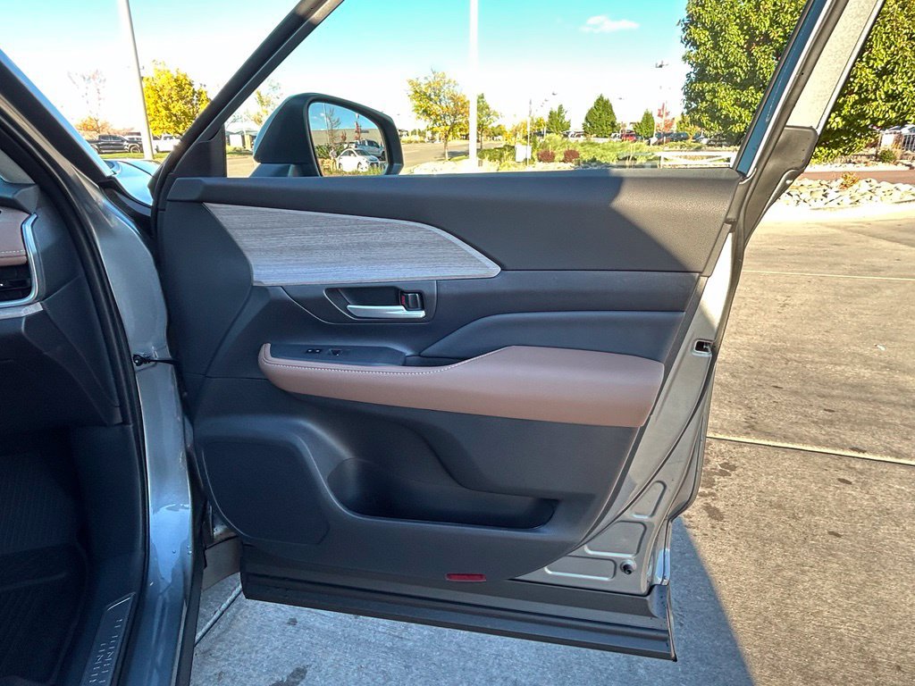 Used 2026 Toyota Grand Highlander AWD image 28