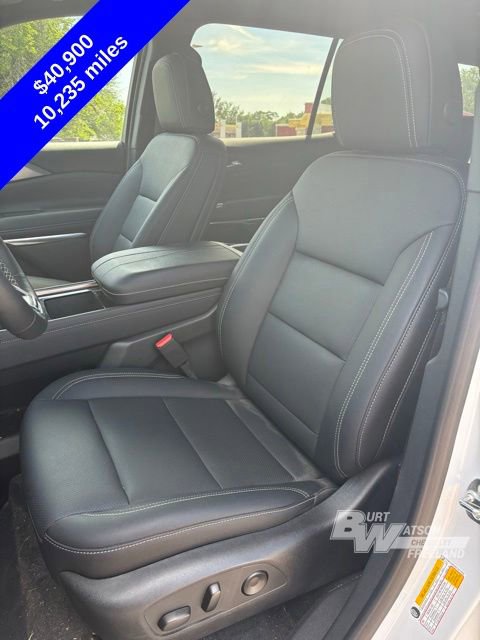 Used 2025 Chevrolet Traverse LT w/ Driver Confidence Package AWD/4WD image 13