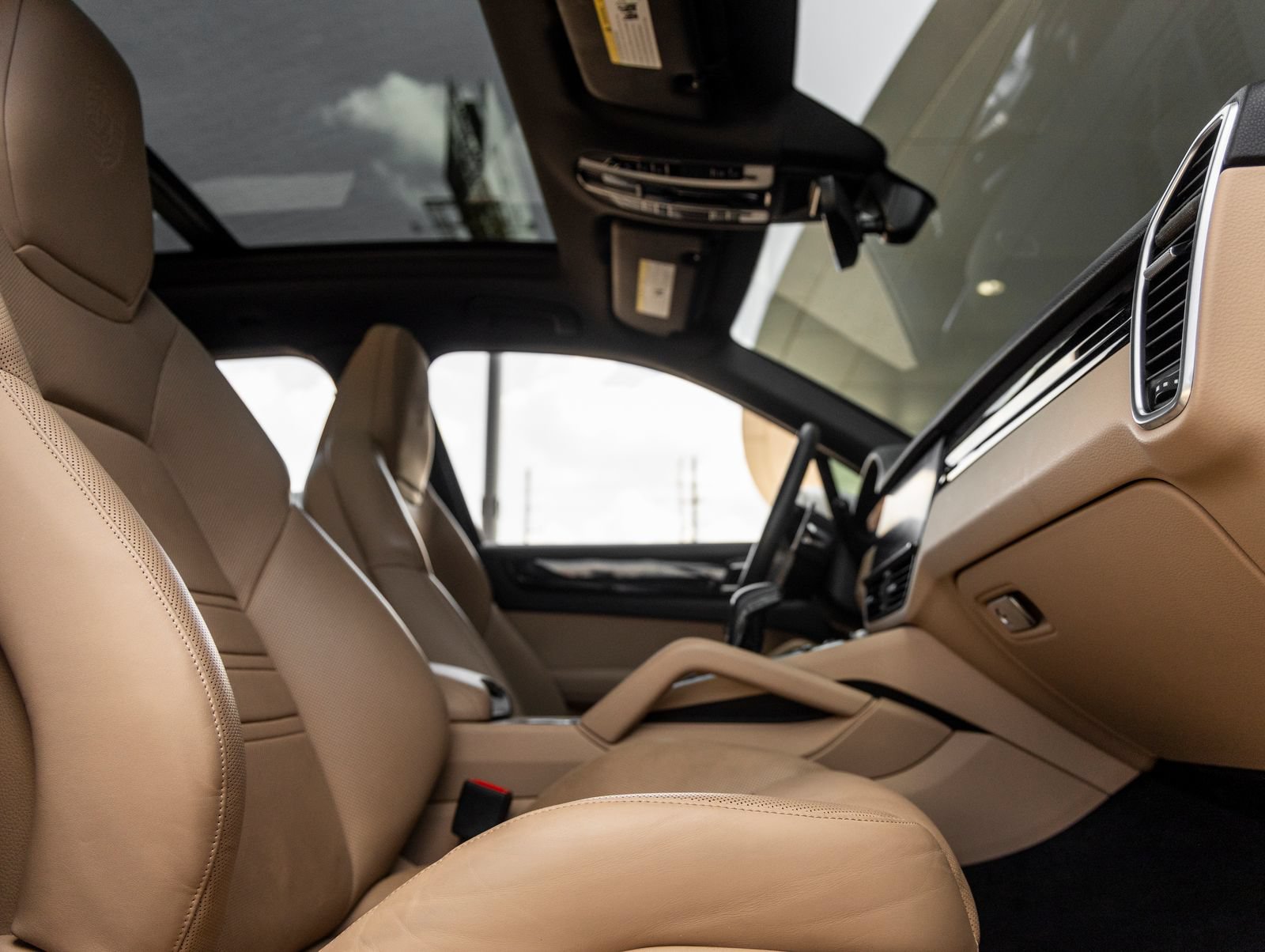 Certified 2023 Porsche Cayenne AWD/4WD image 46