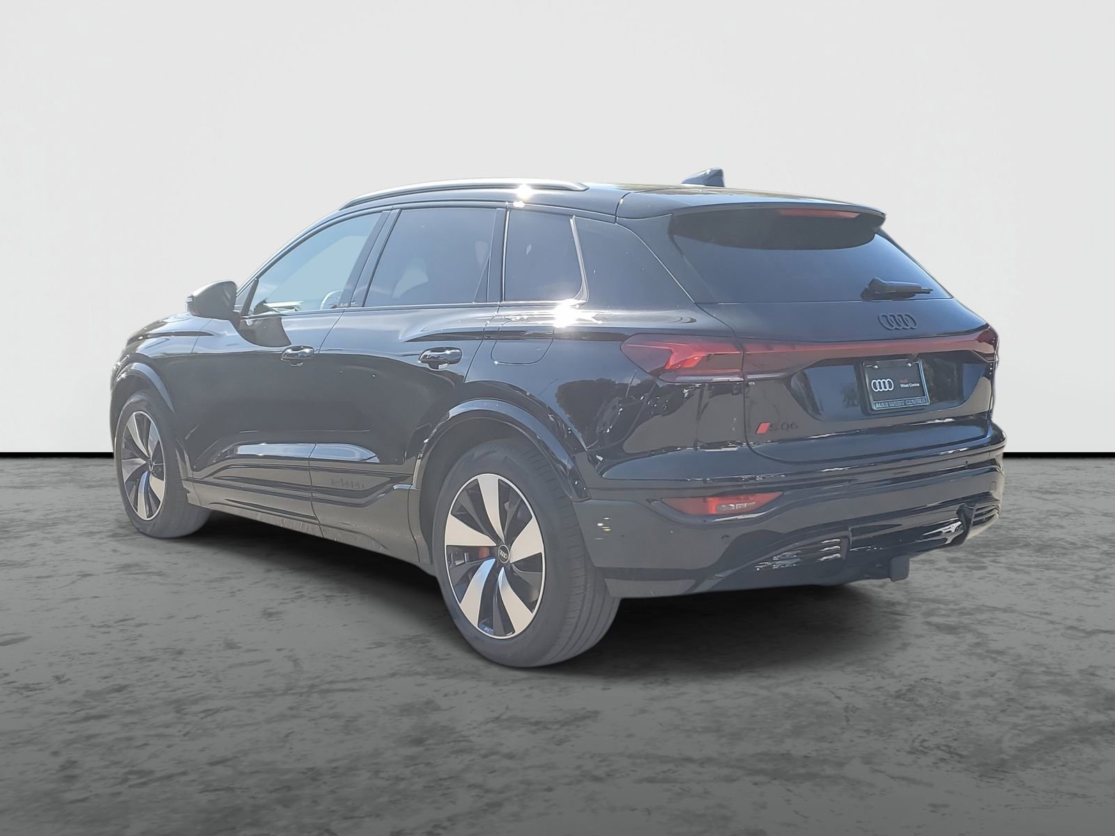 New 2025 Audi SQ6 e-tron Premium Plus image 3