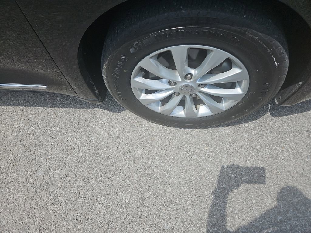Used 2018 Chrysler Pacifica Touring-L Plus FWD image 10