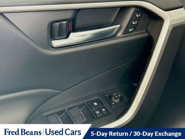 Used 2022 Toyota RAV4 XLE Premium image 18