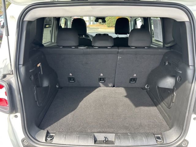 Used 2023 Jeep Renegade Latitude AWD/4WD image 10