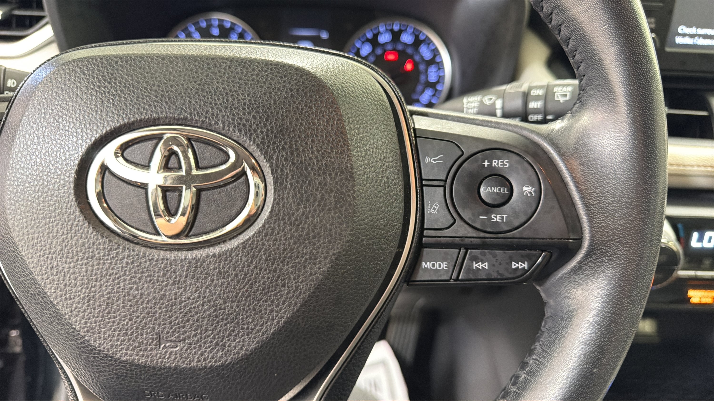 Used 2019 Toyota RAV4 XLE Premium AWD/4WD image 14