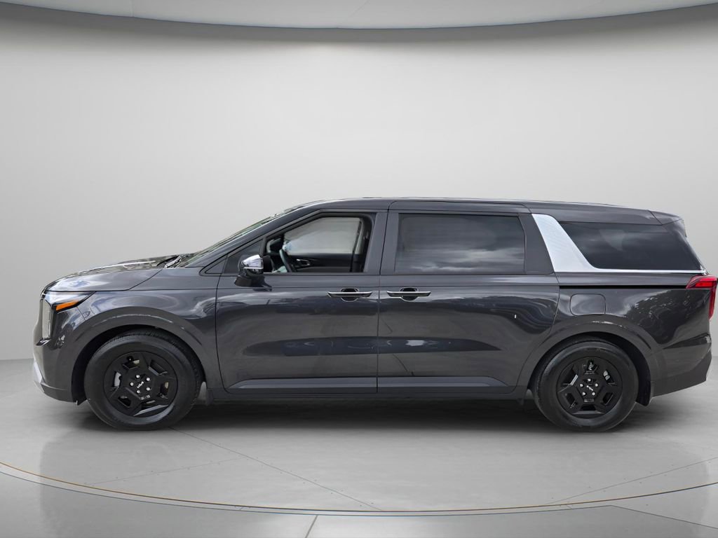 Used 2026 Kia Carnival FWD image 2