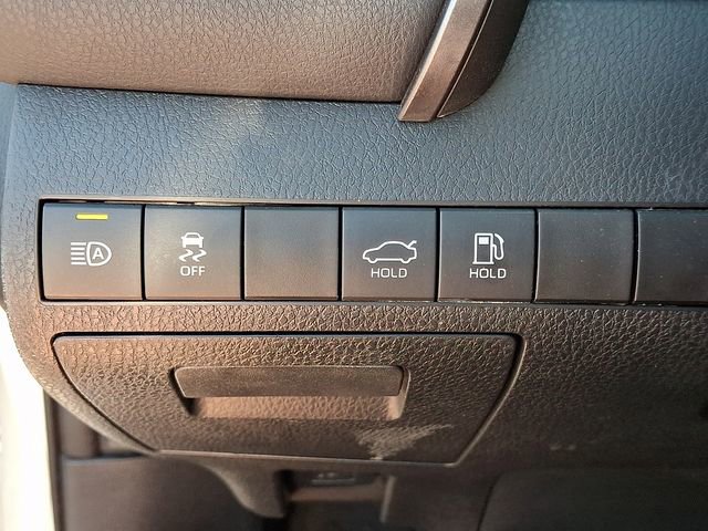 Used 2019 Toyota Camry SE w/ Carpet Mat Package FWD image 25