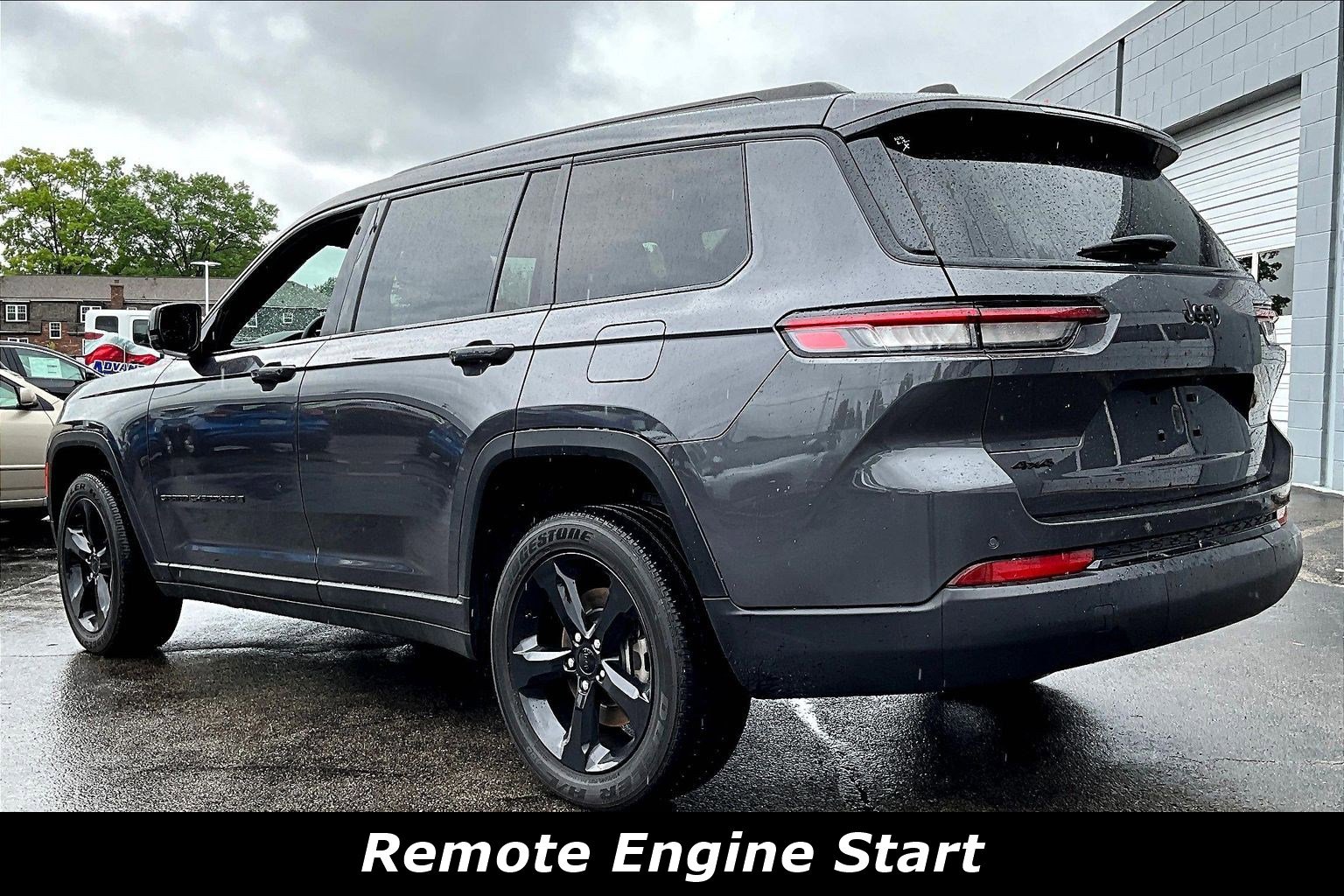 Used 2024 Jeep Grand Cherokee L Altitude AWD/4WD image 3