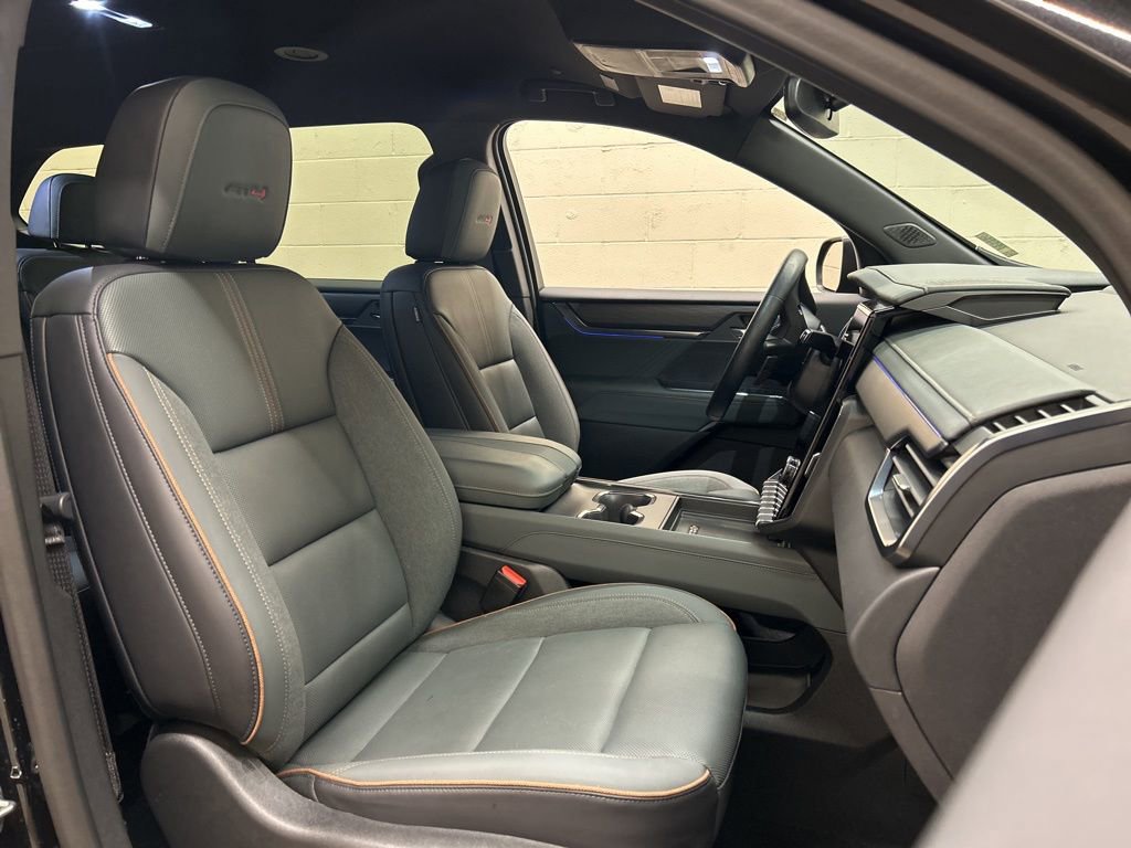 Used 2024 GMC Acadia AT4 w/ Luxury Package image 12