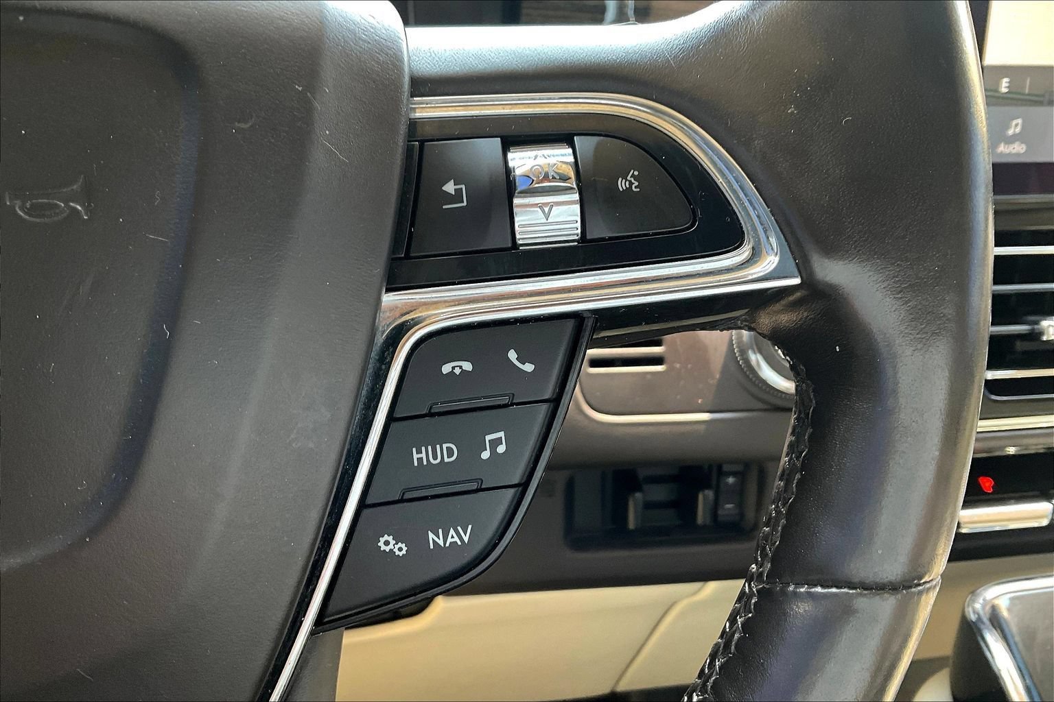 Used 2020 Lincoln Navigator Black Label w/ Cargo Convenience Package AWD/4WD image 12