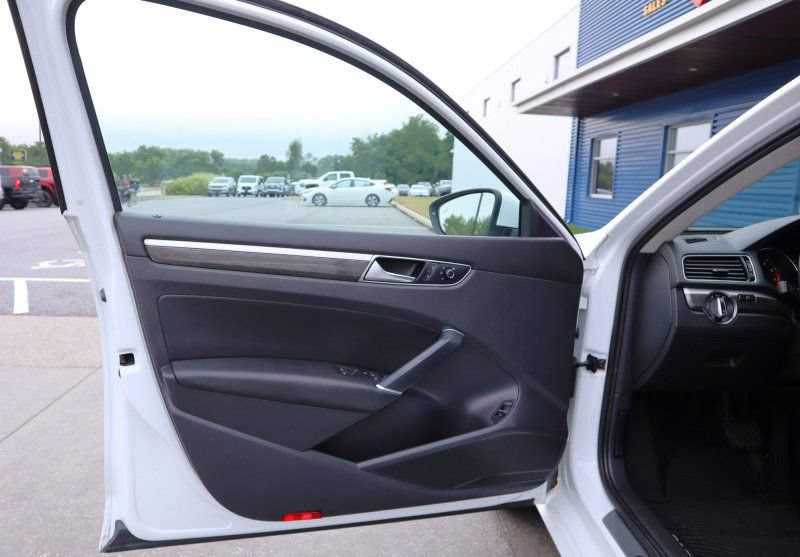 Used 2017 Volkswagen Passat 1.8T SE FWD image 15