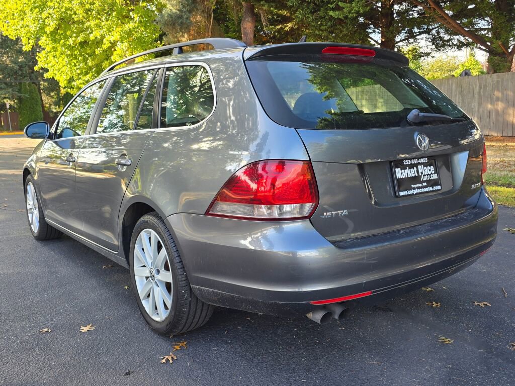 Used 2011 Volkswagen Jetta SE w/ Wheel & Sunroof Pkg image 4