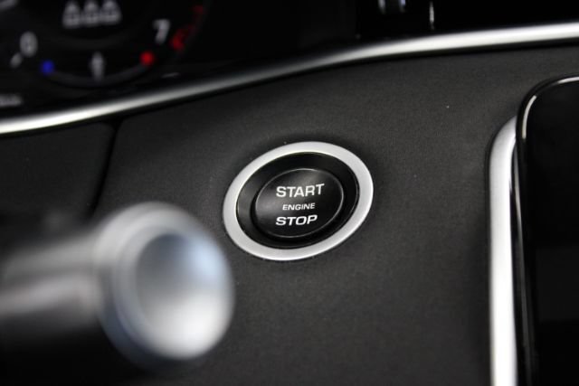 Used 2020 Land Rover Range Rover Evoque SE AWD/4WD image 13