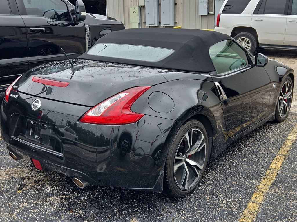 Used 2018 Nissan 370Z Touring Sport RWD image 2