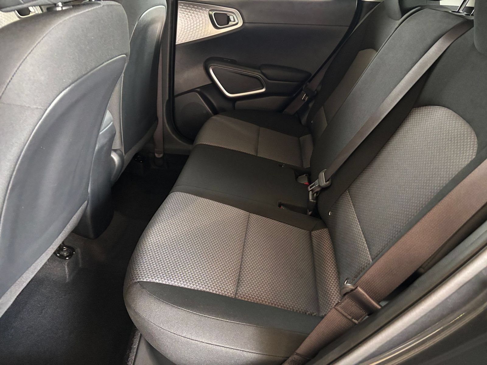 Used 2025 Kia Soul LX w/ LX Technology Package FWD image 22