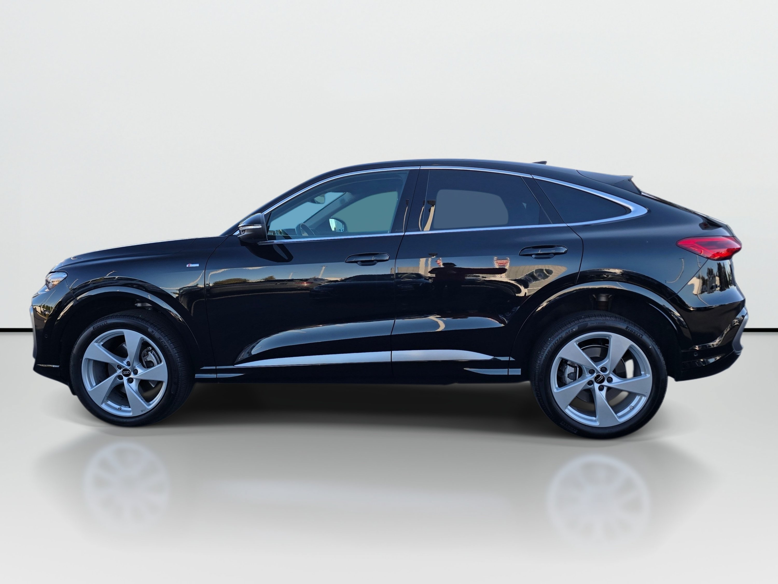 Certified 2025 Audi Q5 Premium Plus w/ Premium Plus AWD/4WD image 3