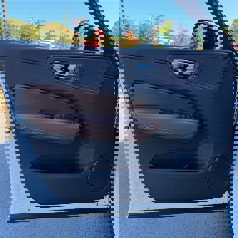 Used 2024 Volvo XC60 B5 Plus w/ Climate Package image 7