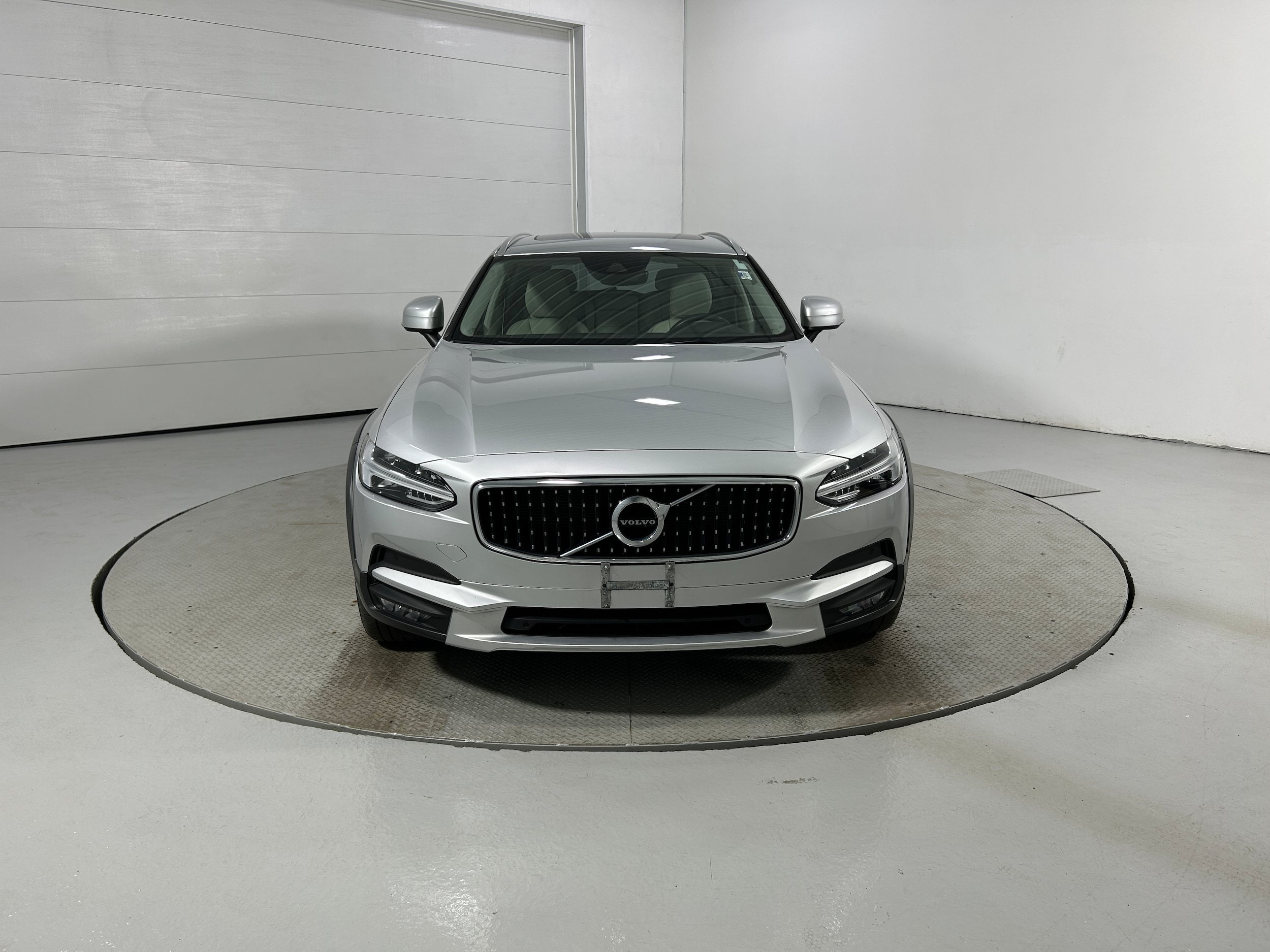 Used 2020 Volvo V90 T6 Cross Country AWD/4WD image 17