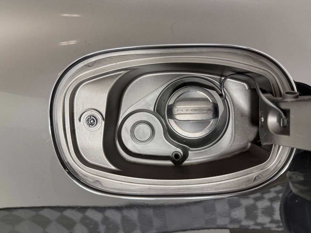 Certified 2025 Porsche Cayenne Coupe AWD/4WD image 44