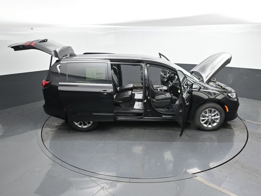 New 2026 Chrysler Pacifica Select image 49