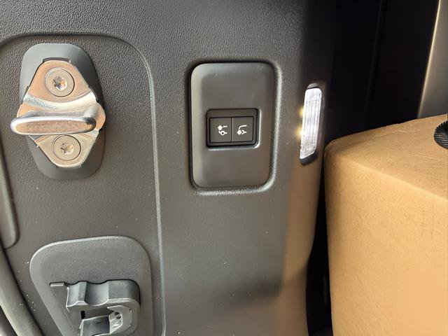 New 2026 Land Rover Defender 110 OCTA image 37