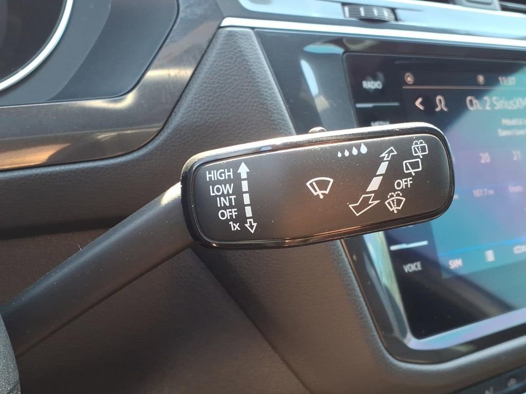 Used 2021 Volkswagen Tiguan SE R-Line image 27