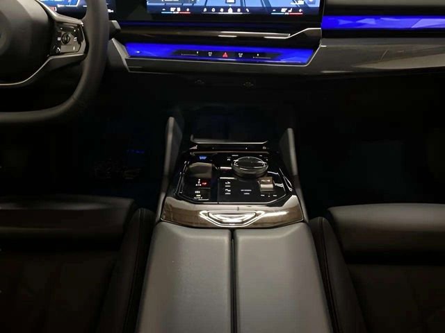Used 2025 BMW i5 eDrive40i RWD image 14