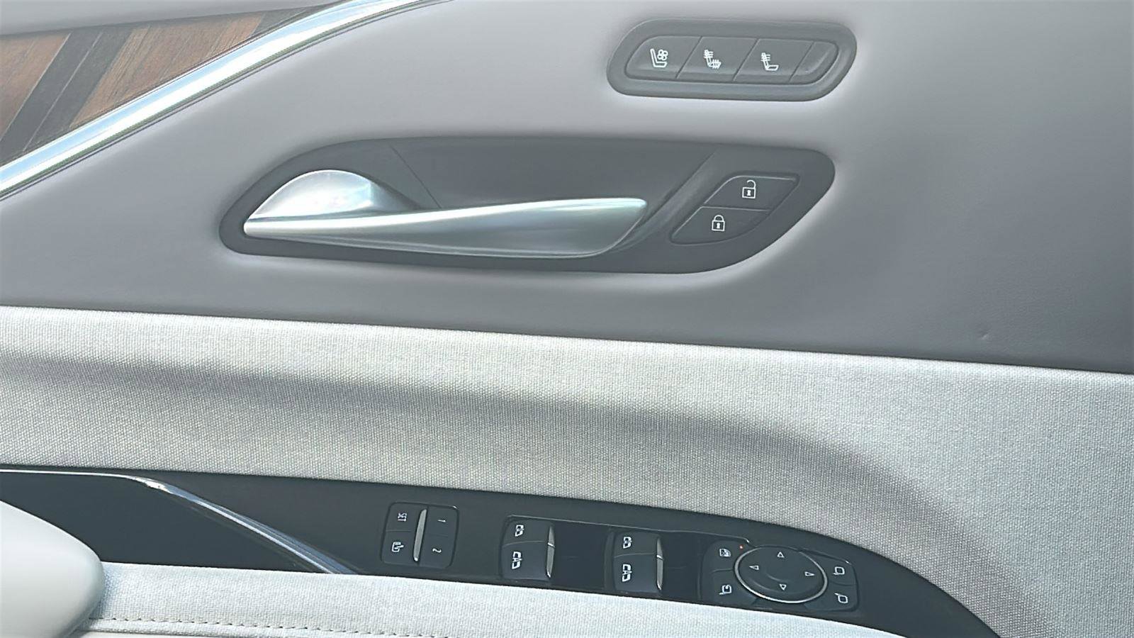 Certified 2024 Cadillac Escalade Sport Platinum w/ Heavy-Duty Trailer Package image 15