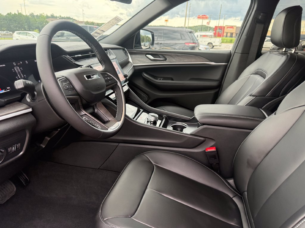 New 2026 Jeep Grand Cherokee Limited w/ Limited Altitude Package AWD/4WD image 4