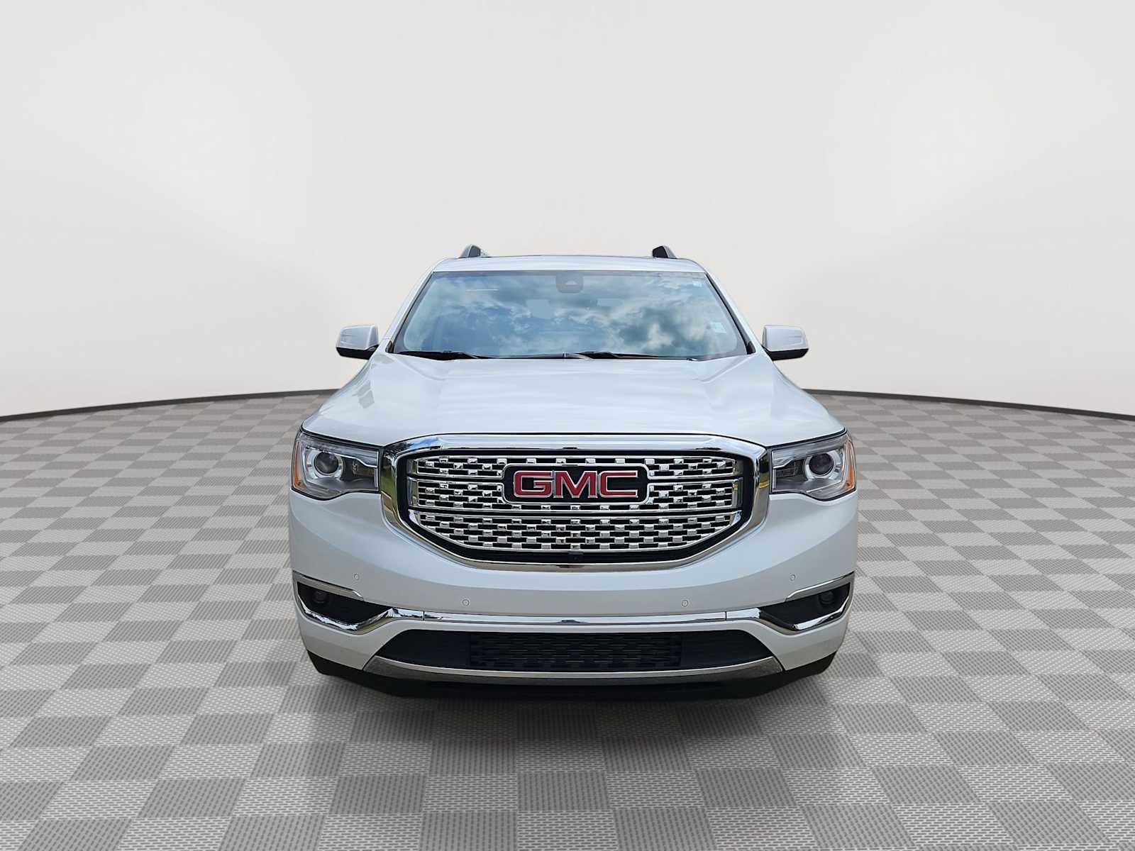 Used 2017 GMC Acadia Denali w/ Technology Package FWD image 3