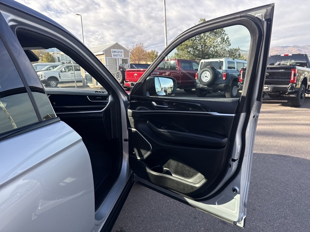 Used 2022 Jeep Grand Cherokee Trailhawk w/ Advanced Protech Group II image 26