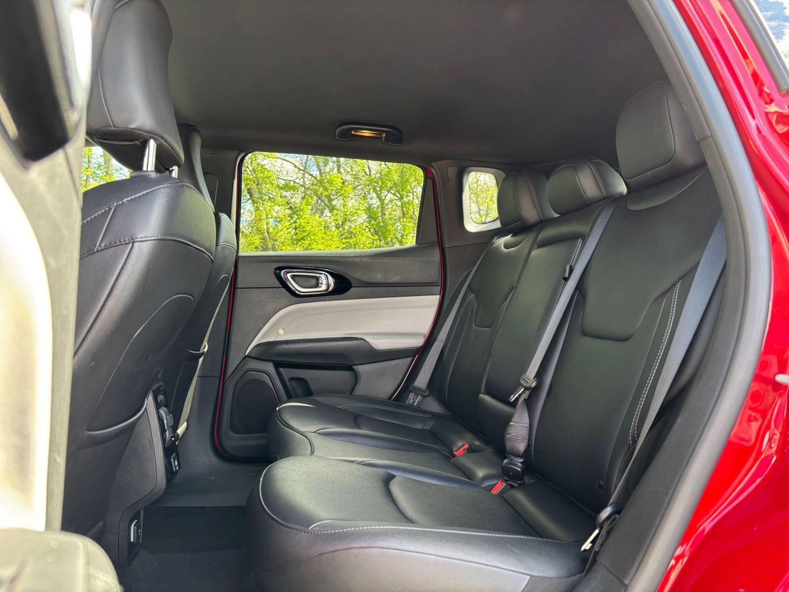 Used 2025 Jeep Compass Limited image 27