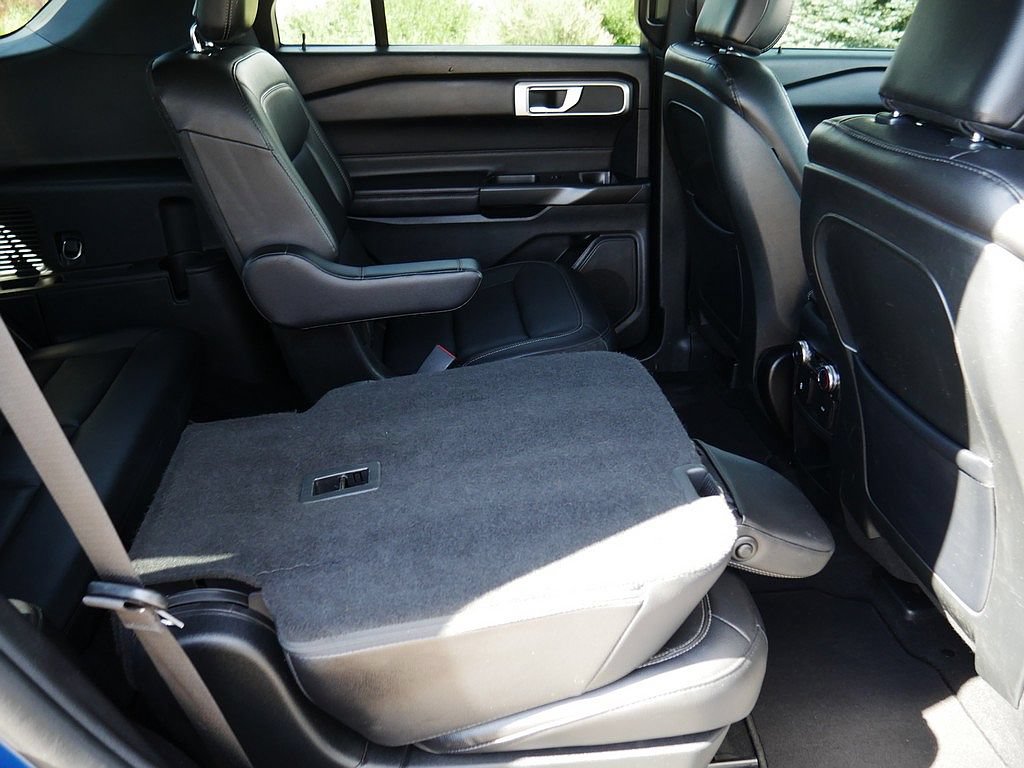 Used 2020 Ford Explorer XLT w/ Equipment Group 202A AWD/4WD image 57
