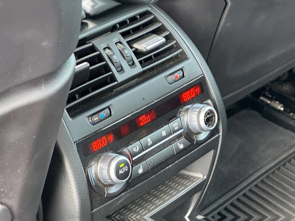 Used 2015 BMW M5 RWD image 25