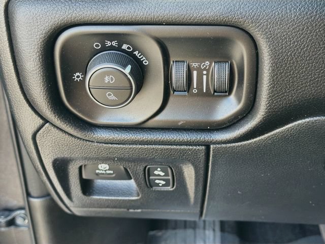 Used 2025 RAM 1500 Big Horn RWD image 32