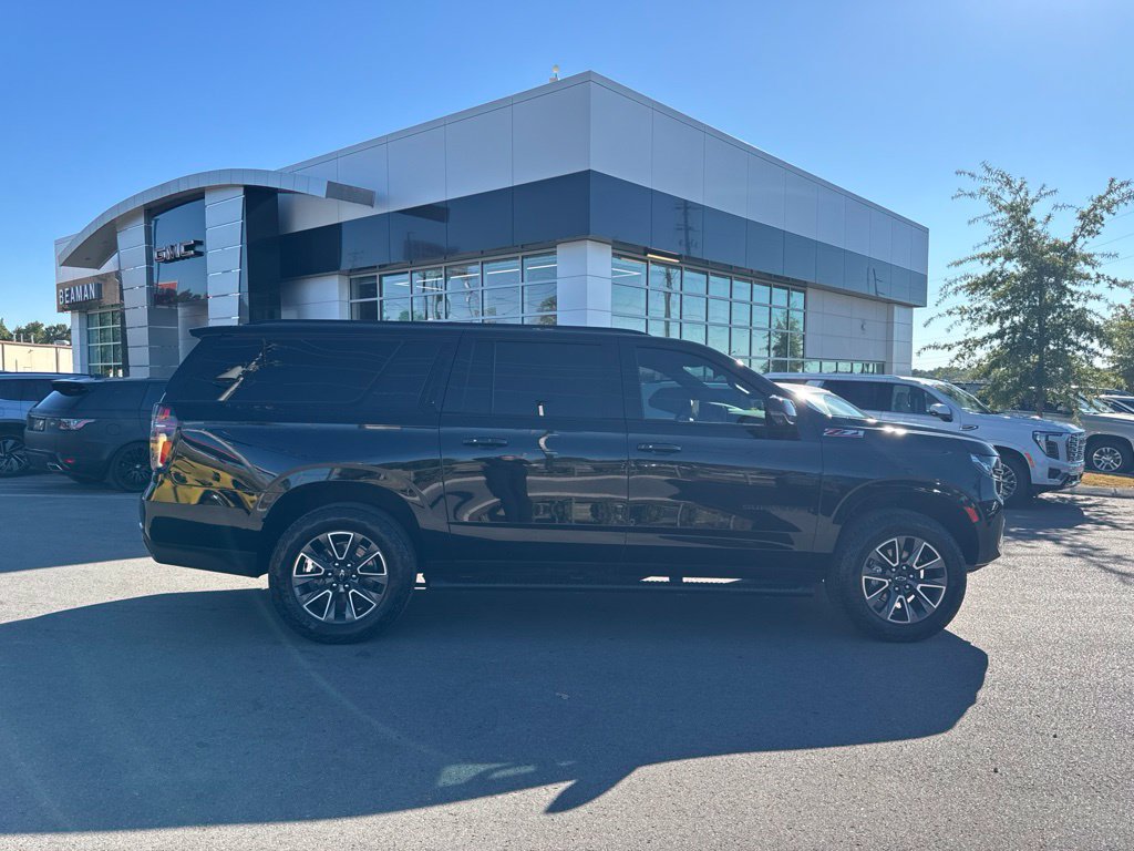 Used 2024 Chevrolet Suburban Z71 w/ Luxury Package AWD/4WD image 12
