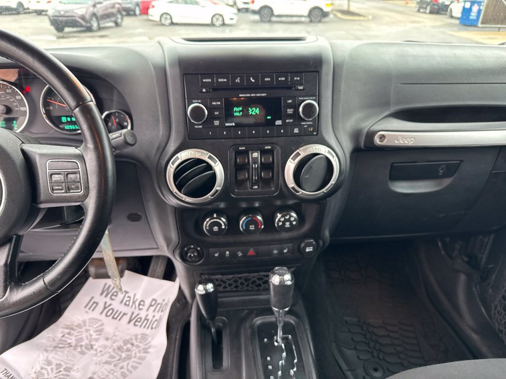 Used 2016 Jeep Wrangler Unlimited Sahara w/ Dual Top Group AWD/4WD image 13