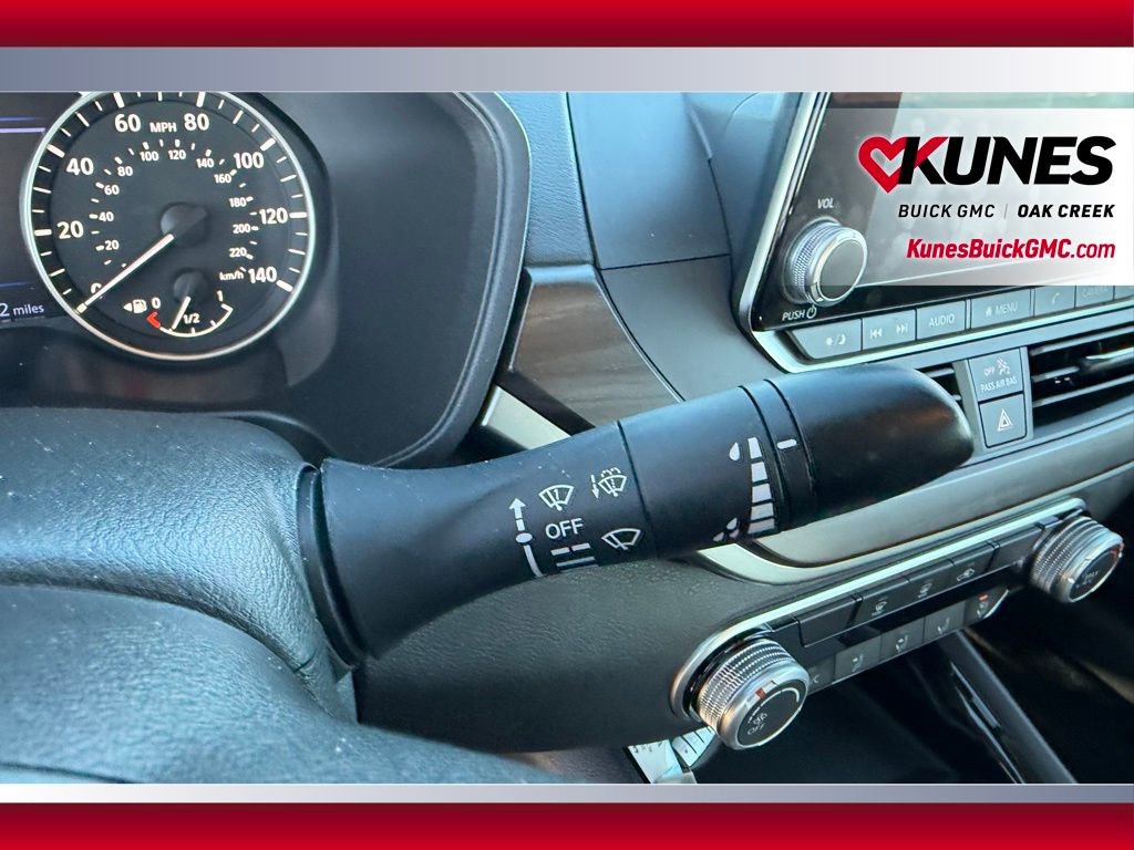 Used 2024 Nissan Altima 2.5 SV image 14