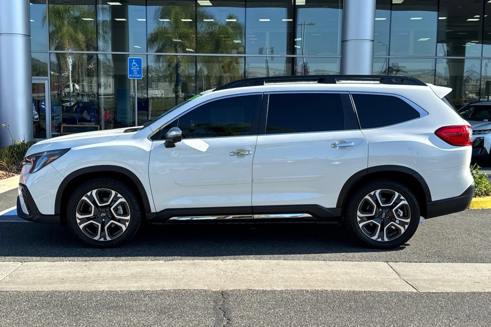 Used 2023 Subaru Ascent Touring AWD/4WD image 9