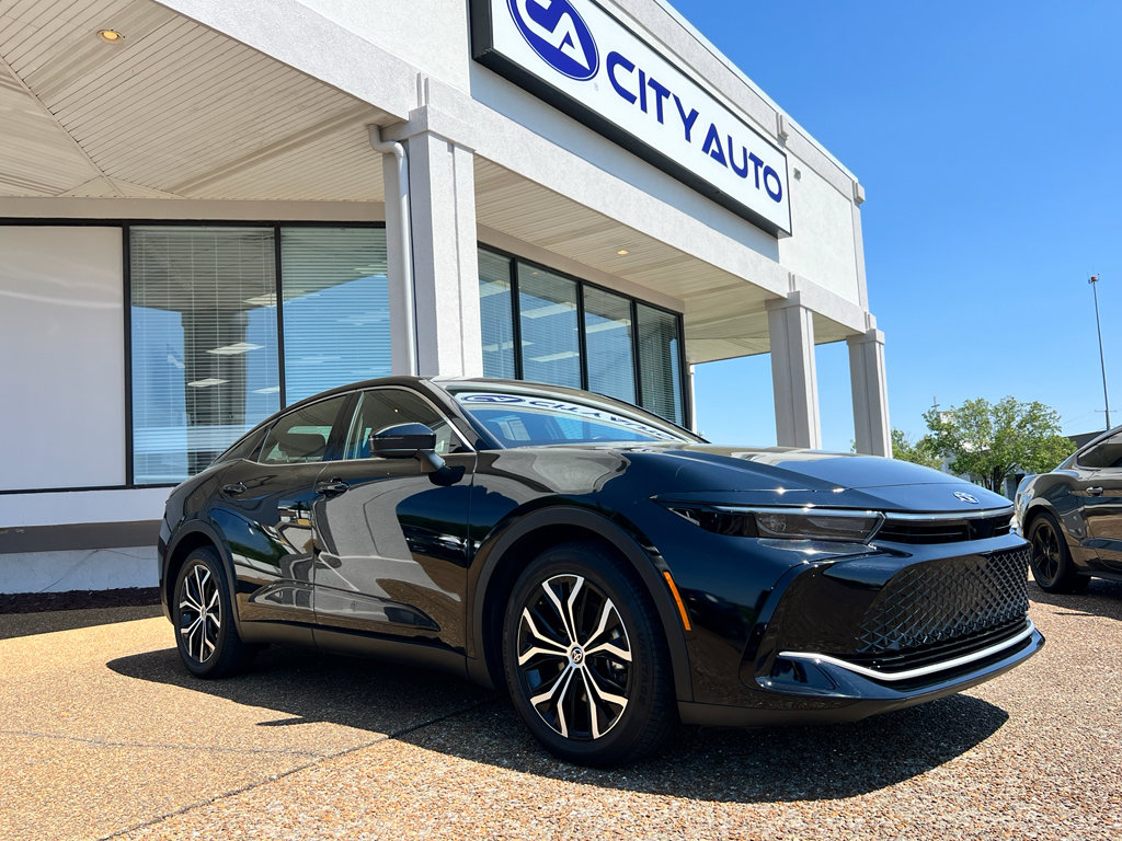 Used 2025 Toyota Crown XLE image 1