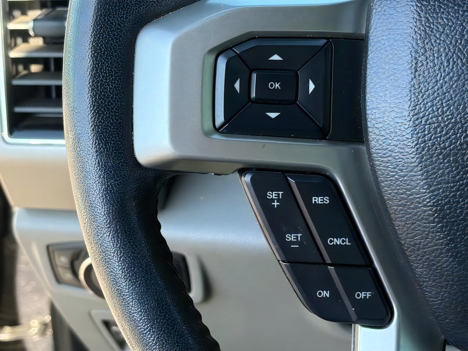 Used 2020 Ford F150 Lariat AWD/4WD image 23