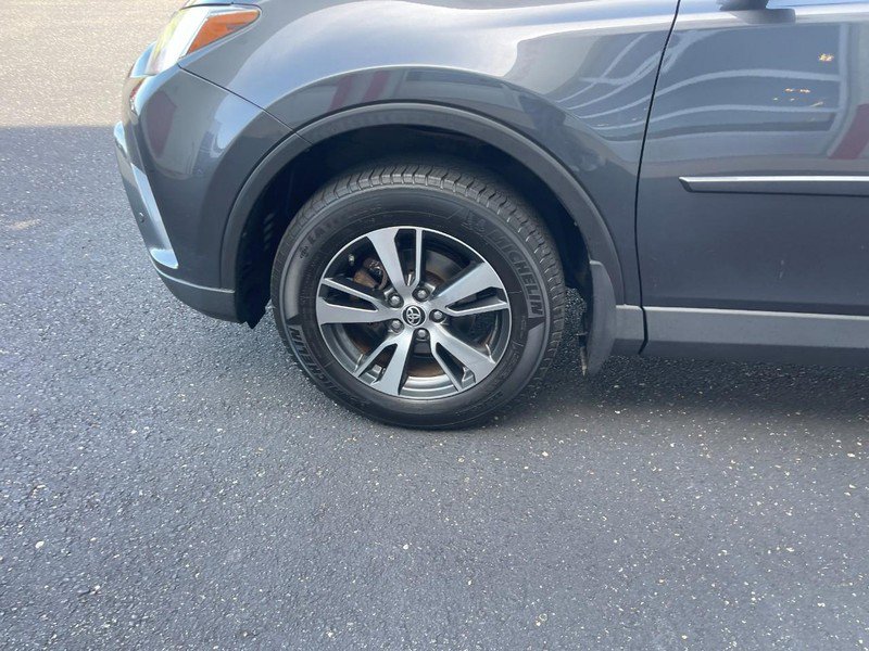 Used 2018 Toyota RAV4 XLE AWD/4WD image 6