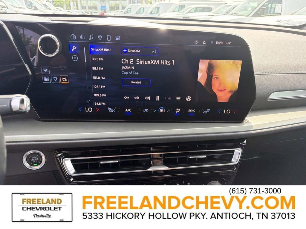 Used 2024 Chevrolet Traverse LT FWD image 32